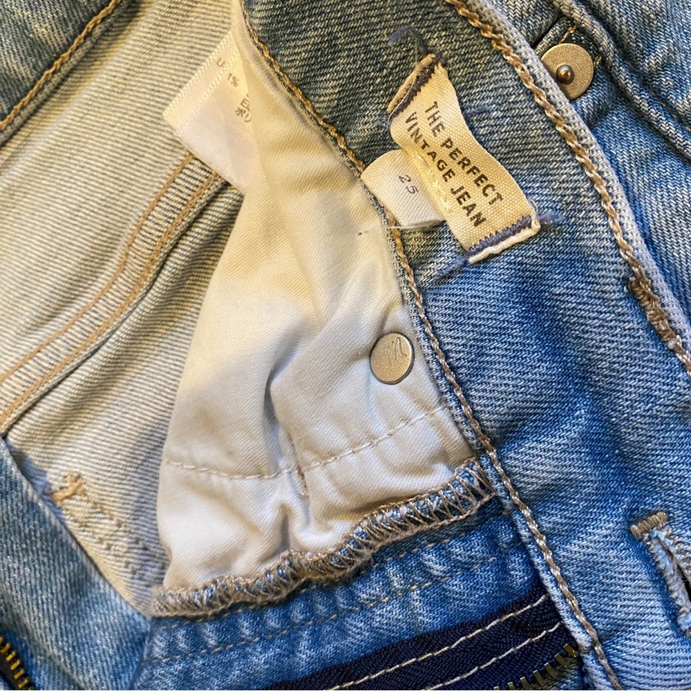 Madewell • Raw Hem Lightwash Jean - Picture 10 of 16